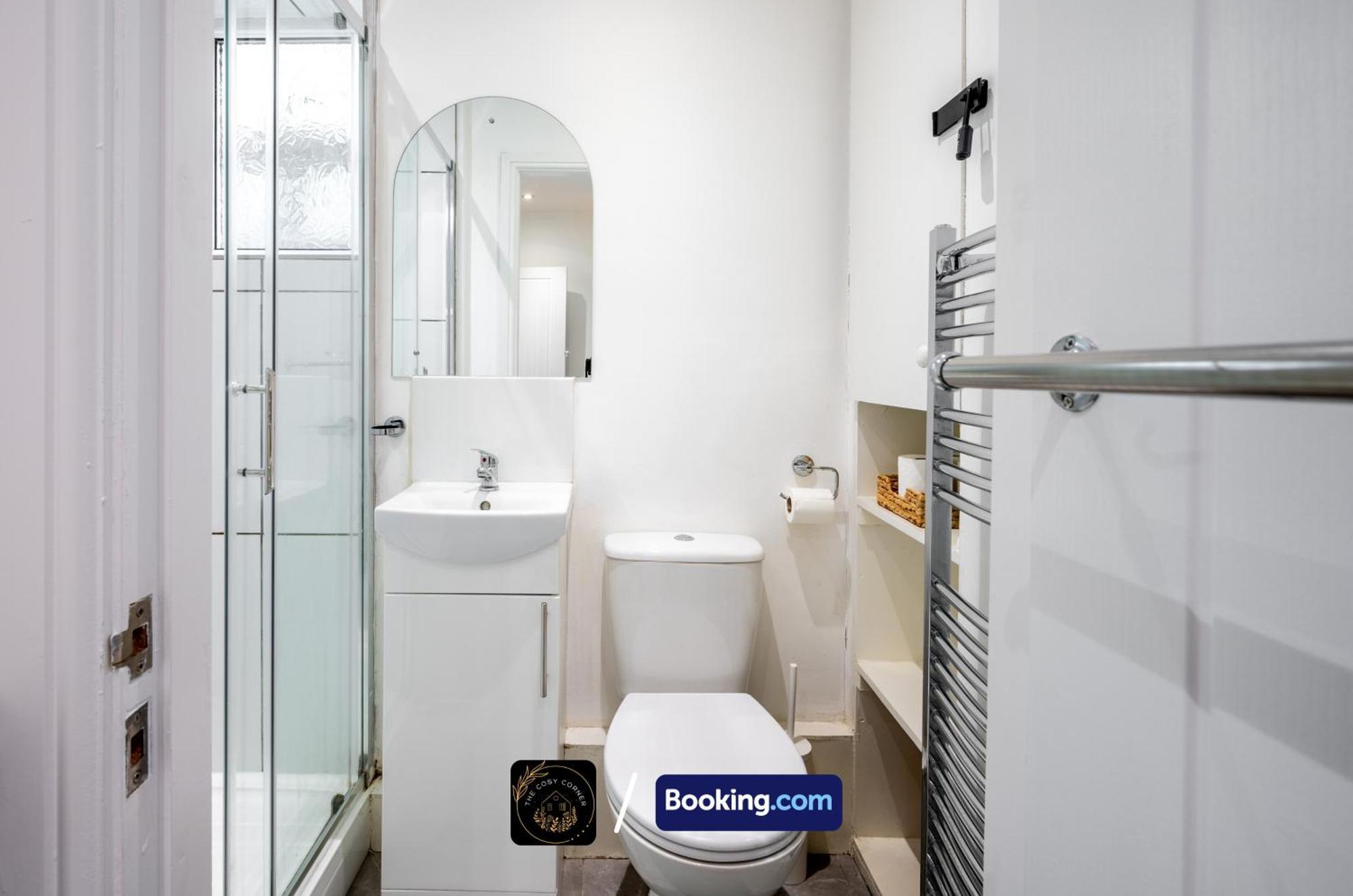 Apartament Cosy 3-Bed House, Garden & Free Parking In Stretford Manchester Zewnętrze zdjęcie