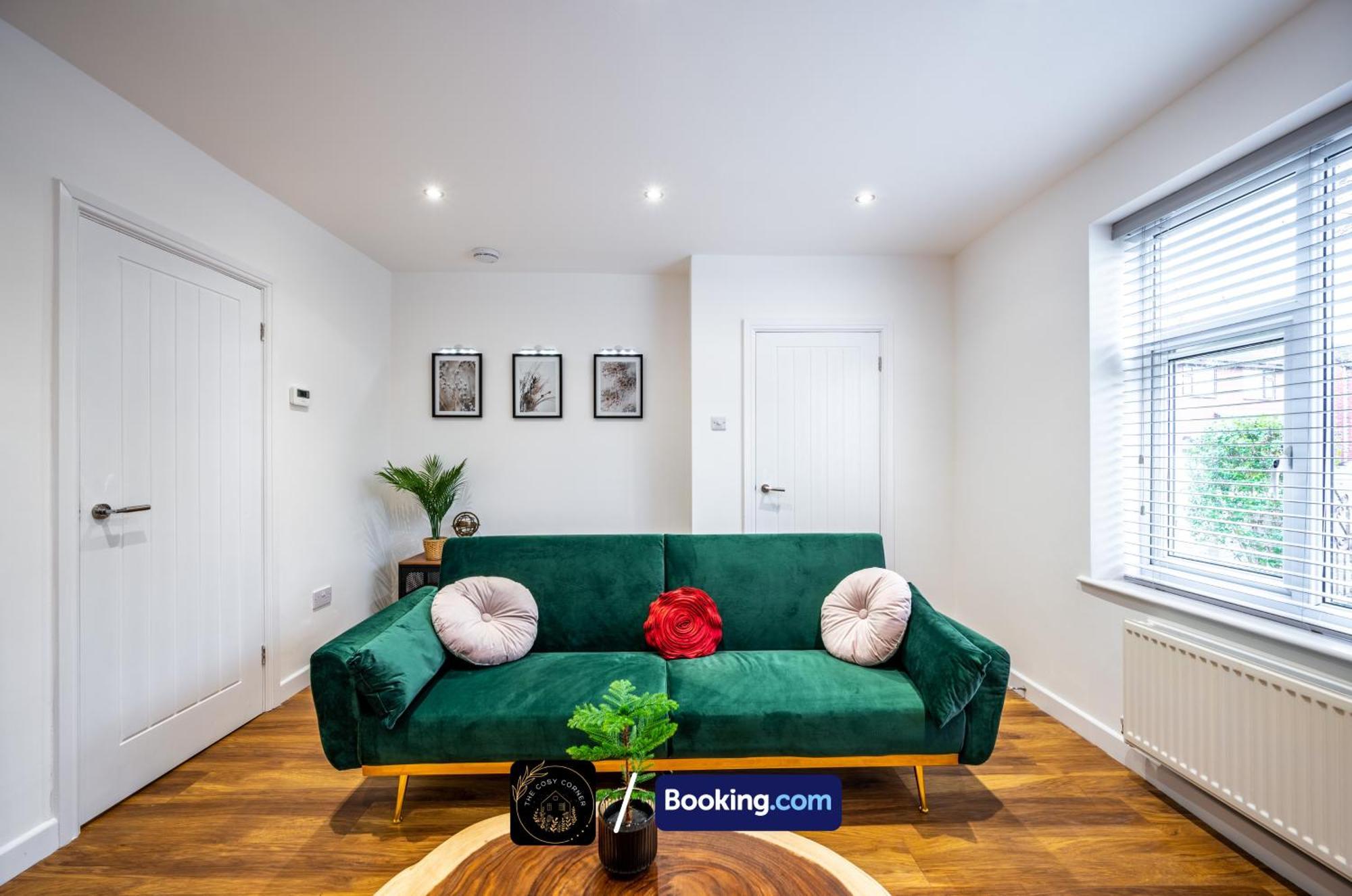 Apartament Cosy 3-Bed House, Garden & Free Parking In Stretford Manchester Zewnętrze zdjęcie