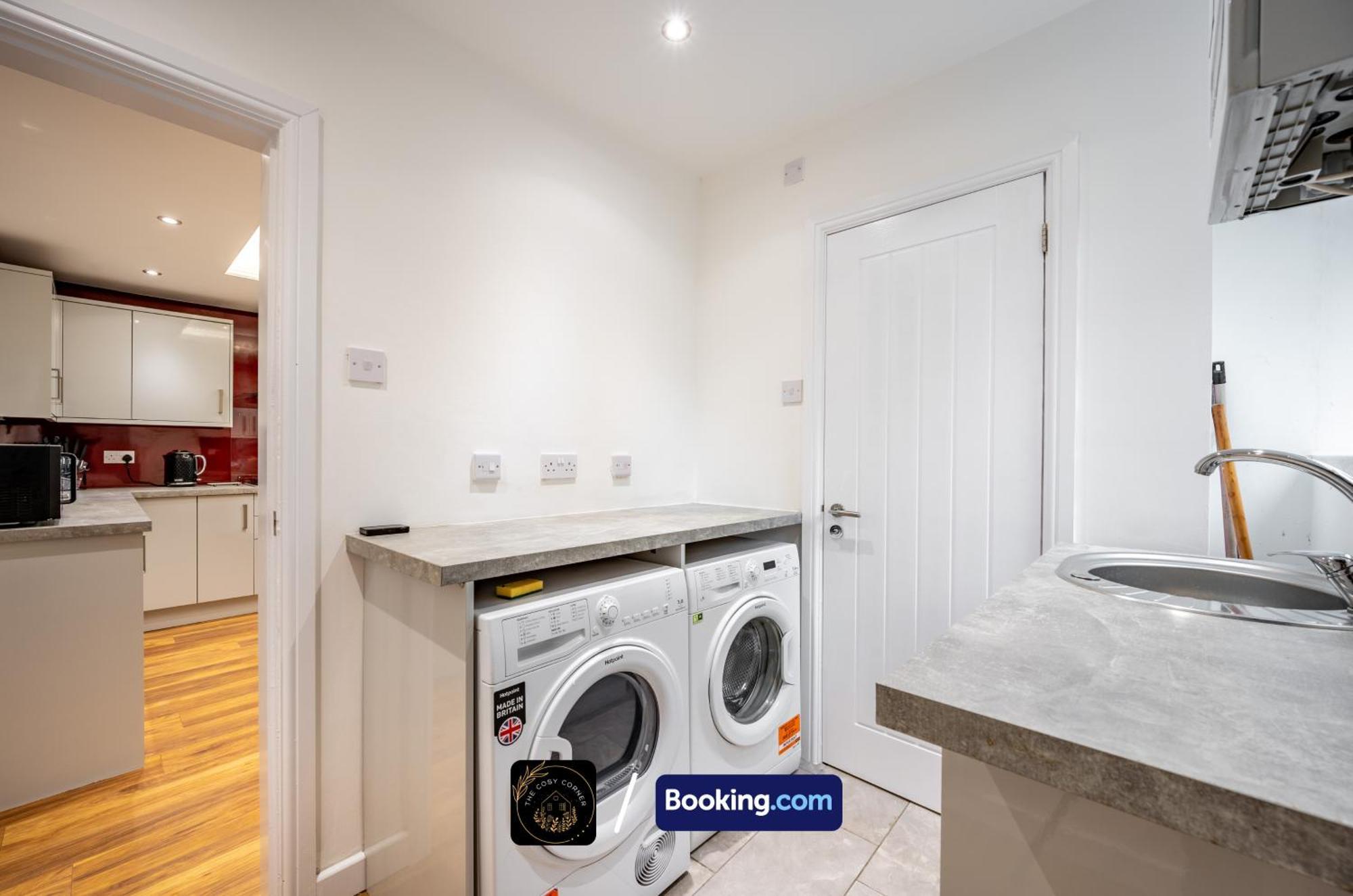 Apartament Cosy 3-Bed House, Garden & Free Parking In Stretford Manchester Zewnętrze zdjęcie