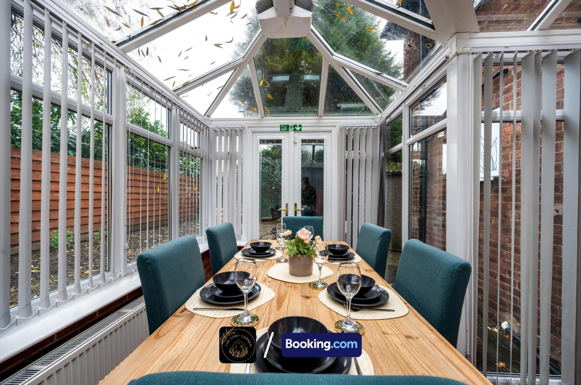 Apartament Cosy 3-Bed House, Garden & Free Parking In Stretford Manchester Zewnętrze zdjęcie