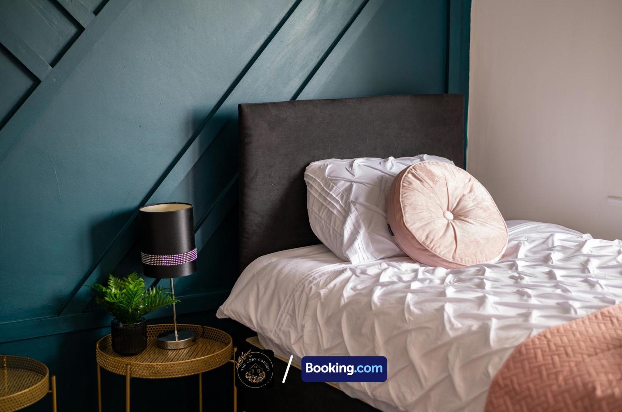 Apartament Cosy 3-Bed House, Garden & Free Parking In Stretford Manchester Zewnętrze zdjęcie