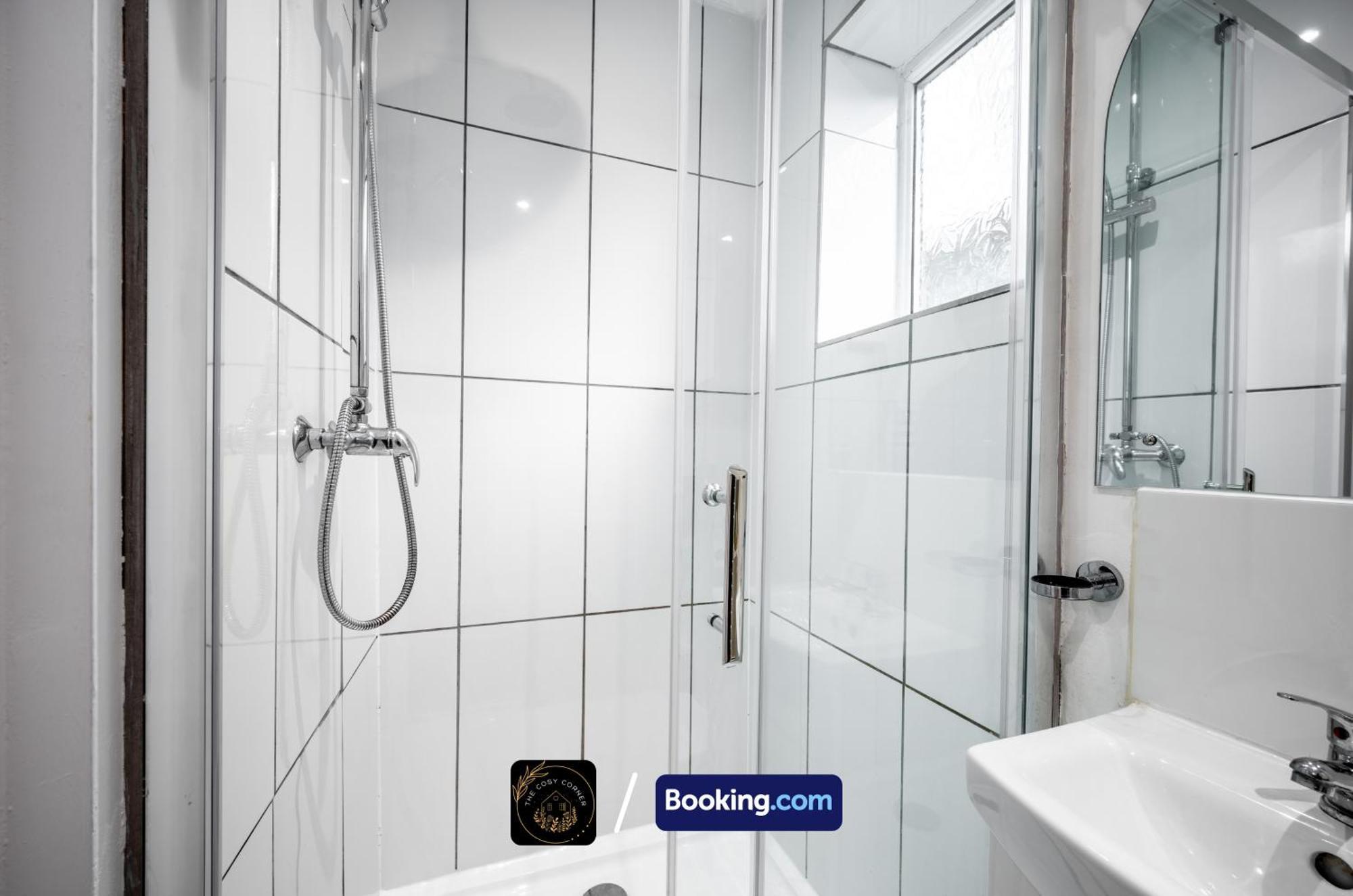 Apartament Cosy 3-Bed House, Garden & Free Parking In Stretford Manchester Zewnętrze zdjęcie