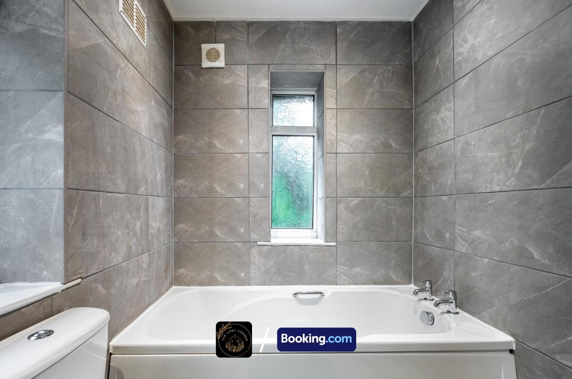 Apartament Cosy 3-Bed House, Garden & Free Parking In Stretford Manchester Zewnętrze zdjęcie