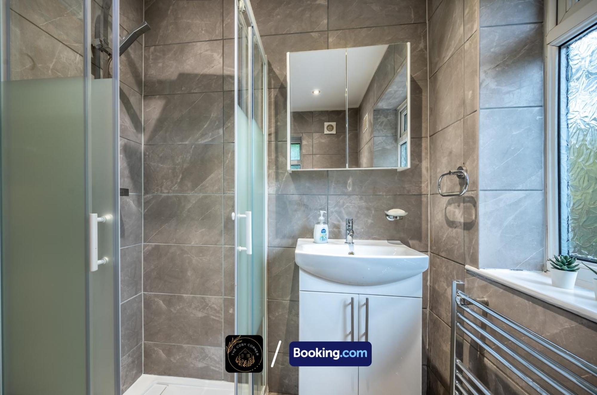 Apartament Cosy 3-Bed House, Garden & Free Parking In Stretford Manchester Zewnętrze zdjęcie