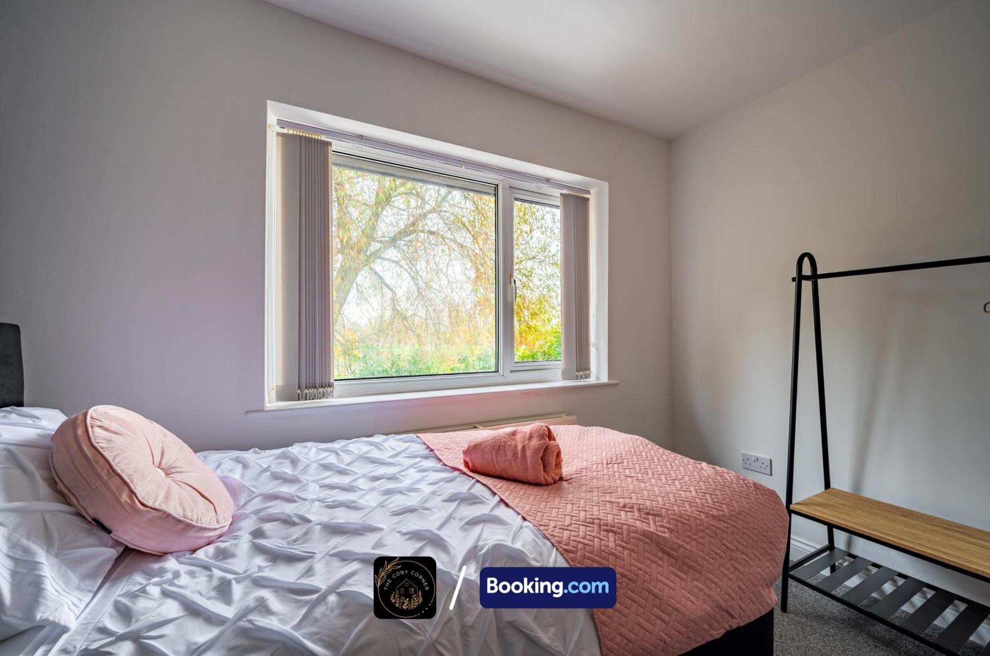 Apartament Cosy 3-Bed House, Garden & Free Parking In Stretford Manchester Zewnętrze zdjęcie