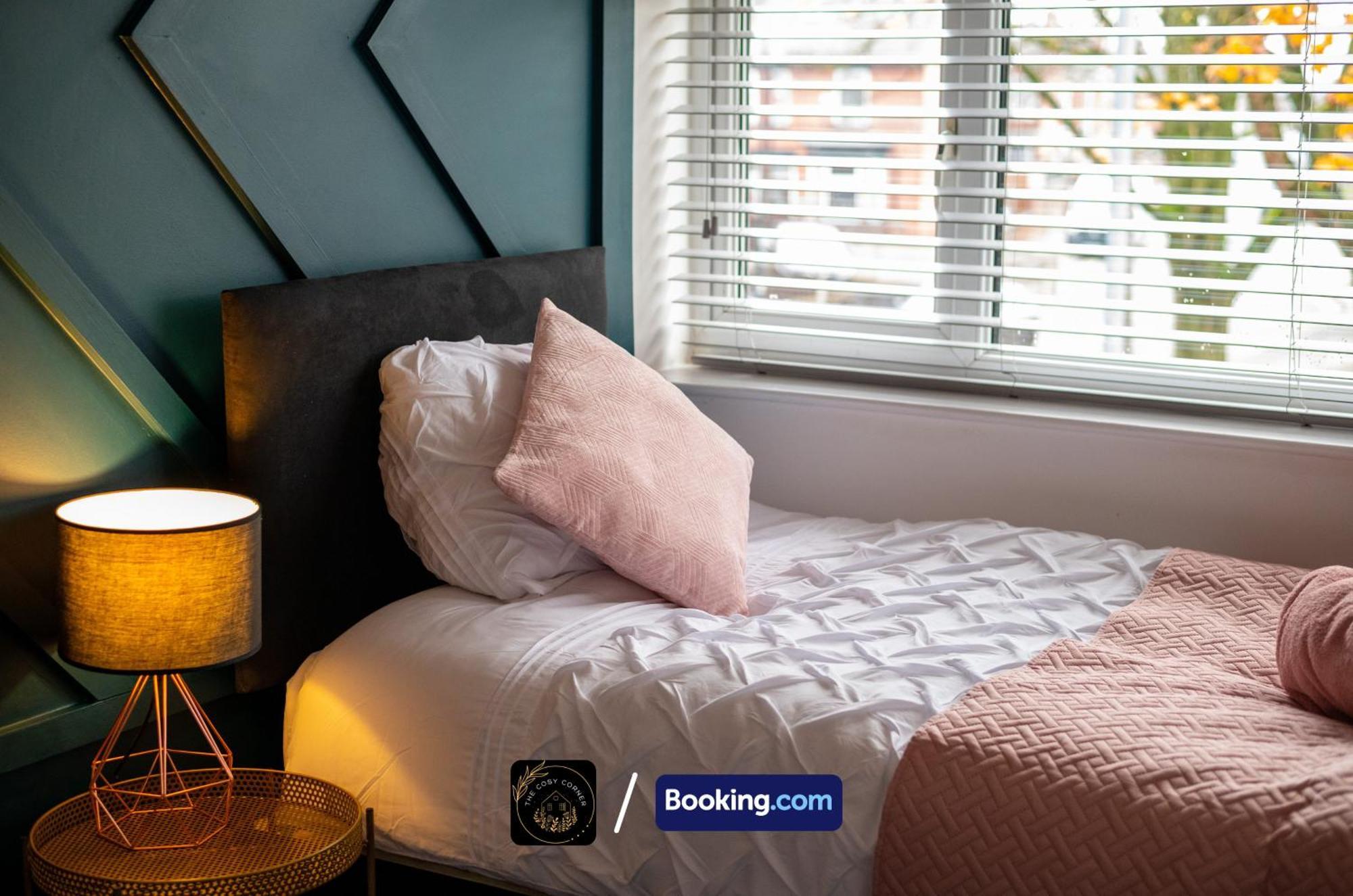 Apartament Cosy 3-Bed House, Garden & Free Parking In Stretford Manchester Zewnętrze zdjęcie