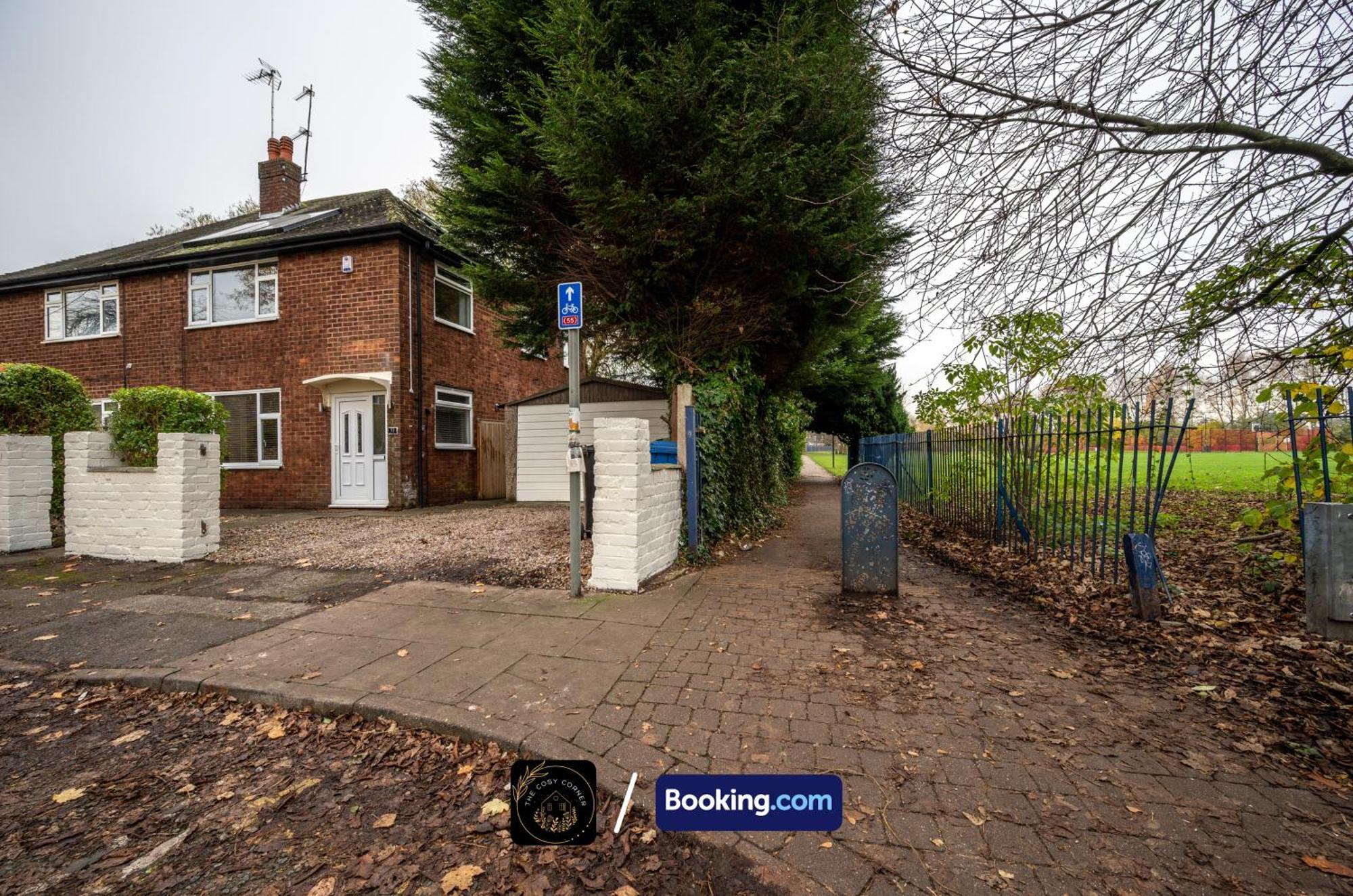 Apartament Cosy 3-Bed House, Garden & Free Parking In Stretford Manchester Zewnętrze zdjęcie