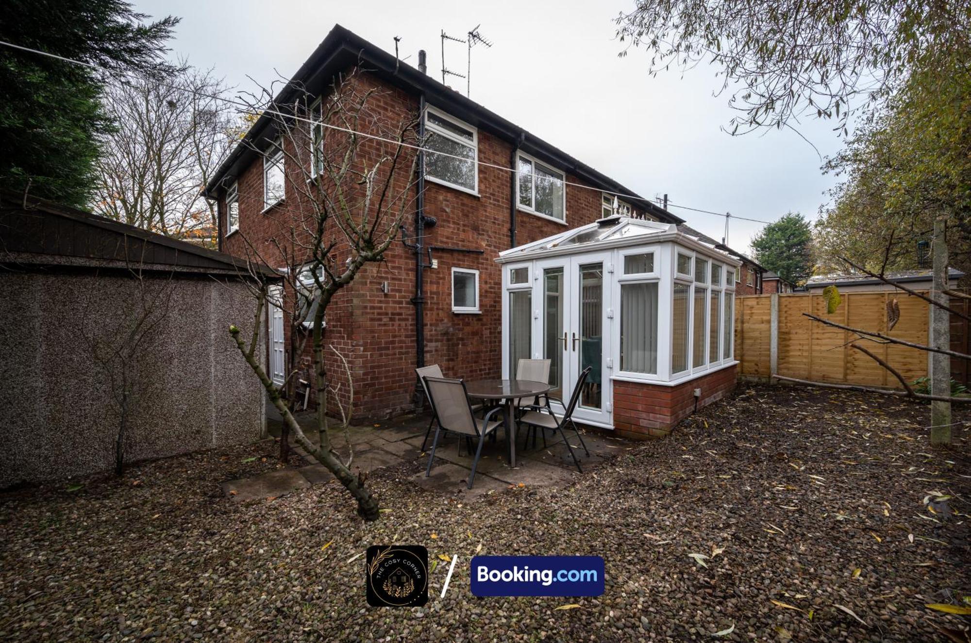 Apartament Cosy 3-Bed House, Garden & Free Parking In Stretford Manchester Zewnętrze zdjęcie